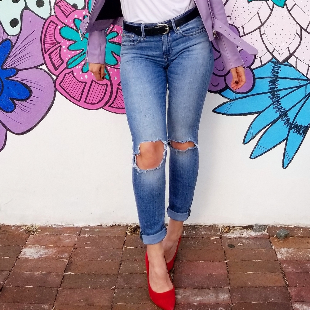 Jeans with holes